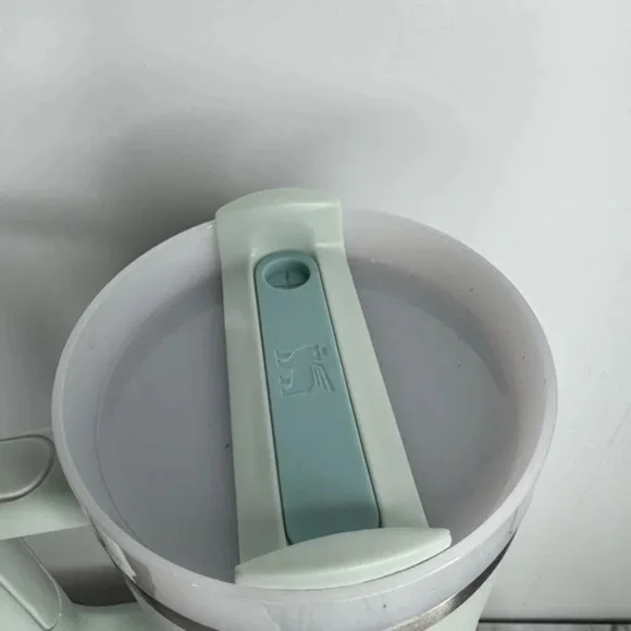 Stanley FlowState Quencher H2.0 Tumbler / 40oz / Color: Mist - Picture 10 of 11